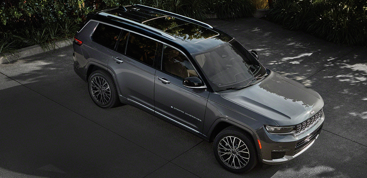 Grand Cherokee L Summit Reserve Exterior Vehicle Angle